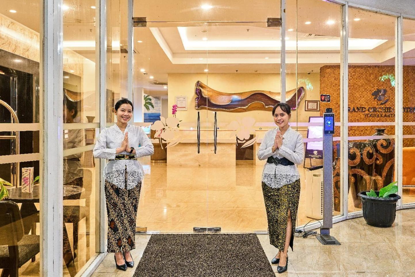 Grand Orchid Hotel Yogyakarta Maguwo Exterior foto